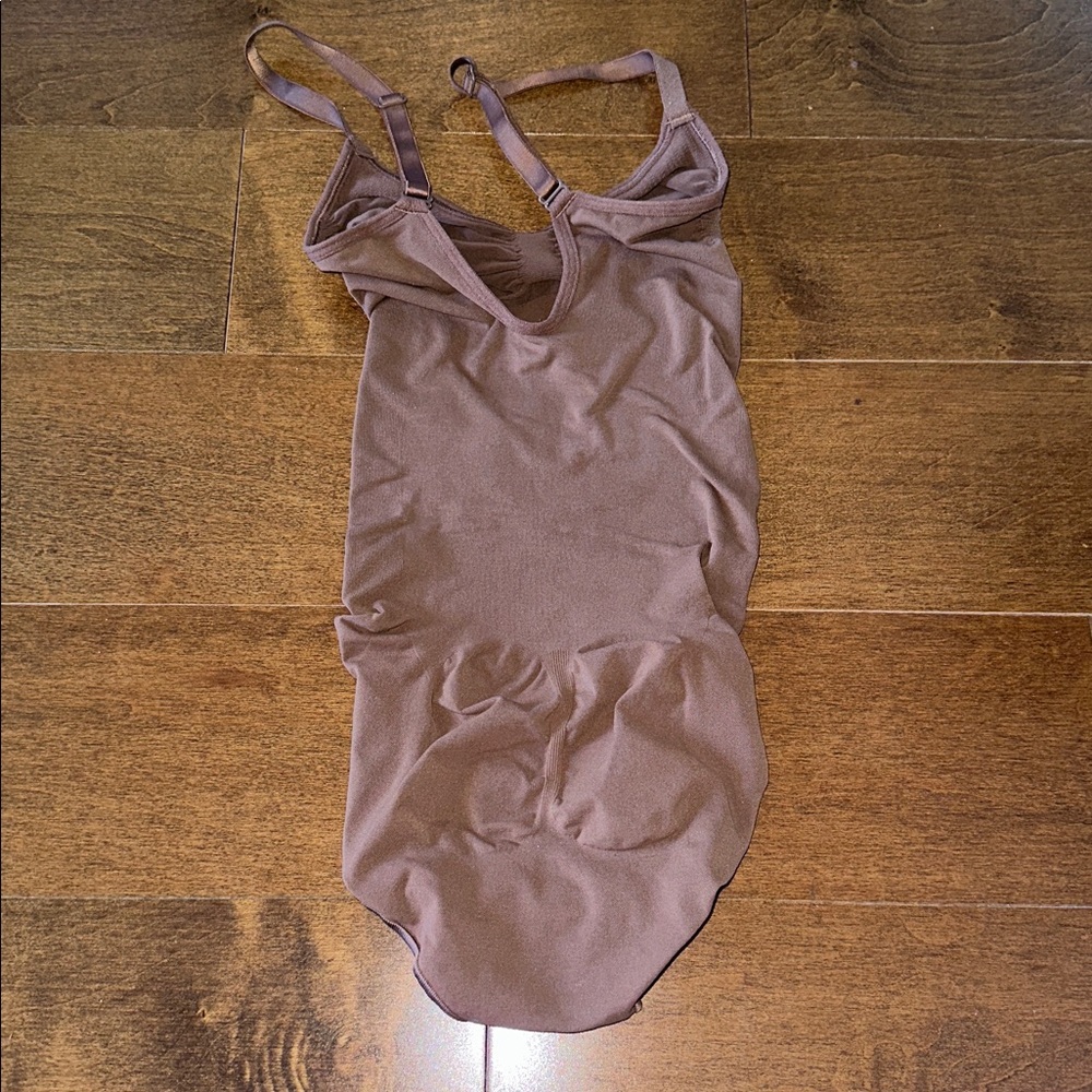 SKIMS SEAMLESS SCULPT BRIEF BODYSUIT JASPER SMALL - Picture 8 of 15